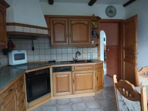 Η κουζίνα ή μικρή κουζίνα στο Ferienhaus Frank