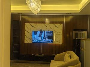 Televisyen dan/atau pusat hiburan di Sujimoto Residences MacDonald