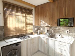 Köök või kööginurk majutusasutuses Bohemian Escape Midrand