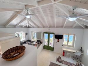 a living room with a ceiling fan and a sink at Panta'kei in Stavros