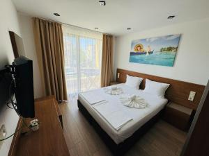 Postel nebo postele na pokoji v ubytování Family Hotel Serenity Palace