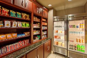 Supermarket nebo jiné obchody v  hotelu nebo okolí