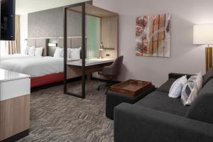 Postel nebo postele na pokoji v ubytování SpringHill Suites by Marriott Denver Tech Center