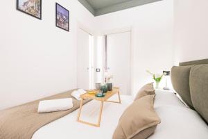A bed or beds in a room at Easylife - The Magnificent Flat Porta Venezia