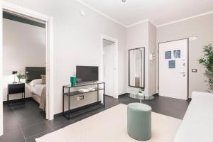 A bed or beds in a room at Easylife - The Magnificent Flat Porta Venezia