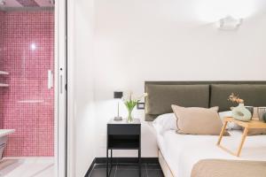 A bed or beds in a room at Easylife - The Magnificent Flat Porta Venezia