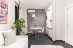 A seating area at Easylife - The Magnificent Flat Porta Venezia