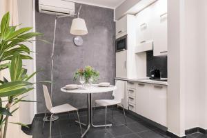 A kitchen or kitchenette at Easylife - The Magnificent Flat Porta Venezia