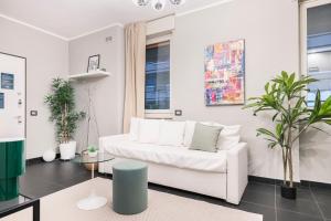 A seating area at Easylife - The Magnificent Flat Porta Venezia