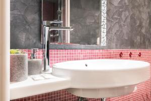 A bathroom at Easylife - The Magnificent Flat Porta Venezia