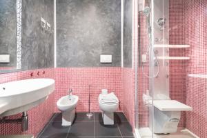 A bathroom at Easylife - The Magnificent Flat Porta Venezia