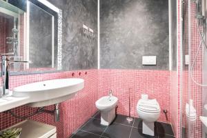 A bathroom at Easylife - The Magnificent Flat Porta Venezia