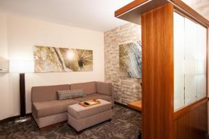 Ruang duduk di SpringHill Suites Wenatchee