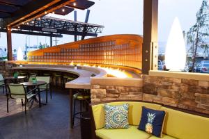 Ruang duduk di SpringHill Suites Wenatchee