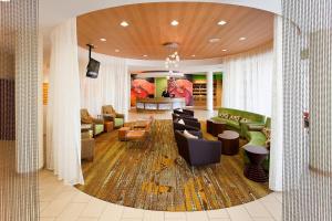 Televisyen dan/atau pusat hiburan di SpringHill Suites Wenatchee