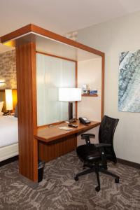 Katil atau katil-katil dalam bilik di SpringHill Suites Wenatchee
