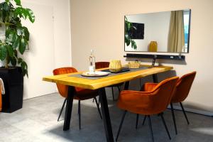 Billede fra billedgalleriet på Getaway Apartment mit Balkon - großem Doppelbett & Schlafsofa für insg 4 Pers - ruhig gelegen, ideal zum Wohlfühlen&Ankommen - Kinderbett&Hochstuhl - Messe Düsseldorf&Essen - S-Bahn i Duisburg + 16 billeder