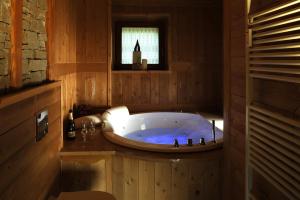 Fotografie z fotogalerie ubytování Aparthotel Foyer d'antan SUITE con caminetto hammam o vasca idromassaggio v destinaci Brusson + 37 fotografií