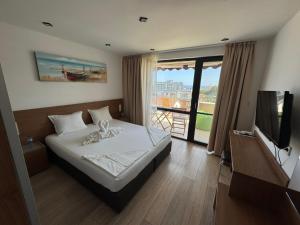 Postel nebo postele na pokoji v ubytování Family Hotel Serenity Palace