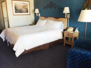 A bed or beds in a room at Howard Johnson by Wyndham Springerville
