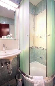 Kylpyhuone majoituspaikassa Hotel Turist
