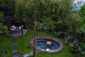 a backyard with a pool and a tree at Qingcheng Mount SuXi Qingshan Forest Hotel in Chongzhou
