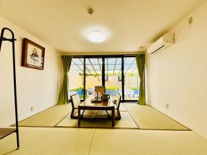 a dining room with a table and chairs and a window at 大阪 丹泓雅居 机场地铁直达 大阪历史文化街区 体验纯正日本生活 in Osaka