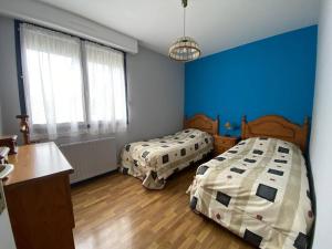 Ένα ή περισσότερα κρεβάτια σε δωμάτιο στο T3 avec Internet à Cambo-les-Bains, 4 couchages - FR-1-495-54