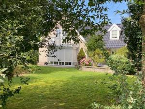 Κήπος έξω από το Vrijstaande villa met grote tuin, 4 slaapkamers en sauna