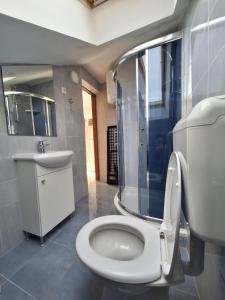 Kúpeľňa v ubytovaní Apartment Niva + 37 fotografií