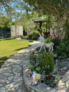 Vonkajšia záhrada v ubytovaní Holiday House K&K