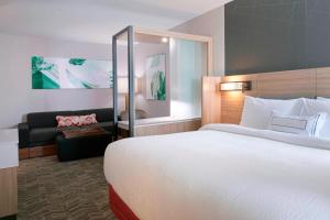 SpringHill Suites by Marriott East Lansing University Area, Lansing Area客房内的一张或多张床位
