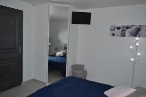 Postel nebo postele na pokoji v ubytování L'instant bleu