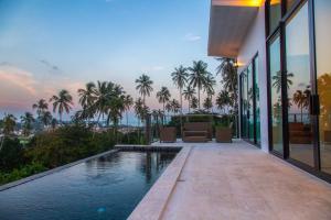 a house with a swimming pool and palm trees at Scenic Lamai Getaway in Amphoe Koh Samui
