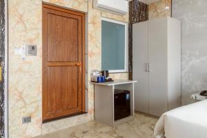 Giường trong phòng chung tại Hotel Robot