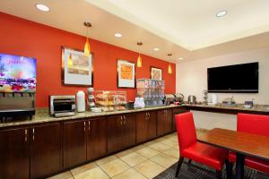Kuchyň nebo kuchyňský kout v ubytování TownePlace Suites St. George