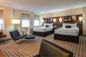 Postel nebo postele na pokoji v ubytování The Warwick Hotel Rittenhouse Square Philadelphia + 37 fotografií