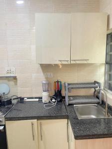 Köök või kööginurk majutusasutuses Kaygee one bedroom apartment +2 fotot