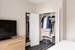 TV a/nebo společenská místnost v ubytování TownePlace Suites by Marriott Pittsburgh Harmarville