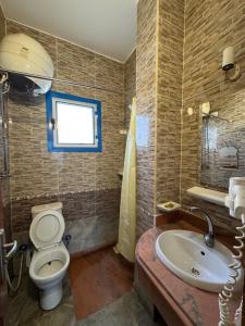 Koupelna v ubytování Sababa Hotel