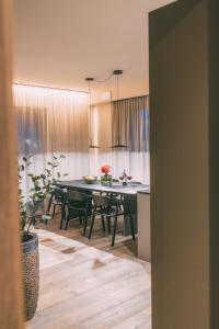 a kitchen and dining room with a table and chairs at LIVALPIN ToGether in Garmisch-Partenkirchen
