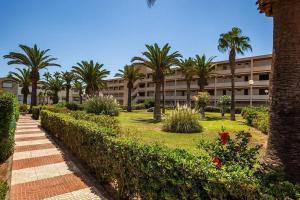 Aed väljaspool majutusasutust Sun and relax at the Tropicana beach