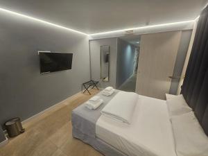 TV a/nebo společenská místnost v ubytování Estrella De Mar - Boutique ApartHotel