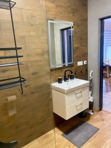 Bilik mandi di Apartament KROPELKA