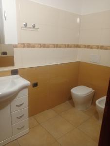 a bathroom with a toilet and a sink at LA MIA BELLA GRAVINa in Gravina in Puglia