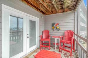 Balkón nebo terasa v ubytování Amazing Direct Inlet View Steps from the Ocean + 31 fotografií