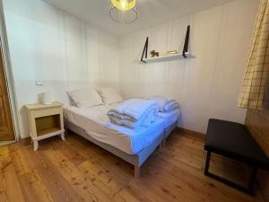 Katil atau katil-katil dalam bilik di Fermes St Foy F6 - Charmant 3 pièces, ski au pied - St Foy Tarentaise