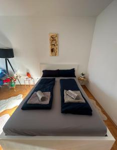 Ένα ή περισσότερα κρεβάτια σε δωμάτιο στο Feel home flat