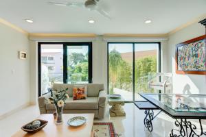 a living room with a couch and a table at El Tigre Resort, Quinta San Miguel in Nuevo Vallarta 