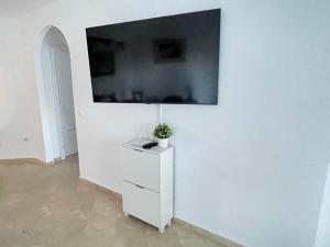Telewizja i/lub zestaw kina domowego w obiekcie Apartamento Las Brisas